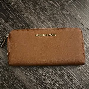 Jet Set Travel Large Saffiano Leather Zip Wallet in Luggage